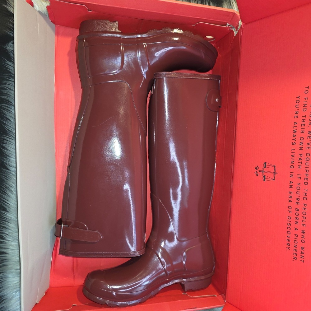 Hunter Original Tall Back Adjustable Gloss Rain Boots – Women's 9 — Burgundy - Picture 3 of 9